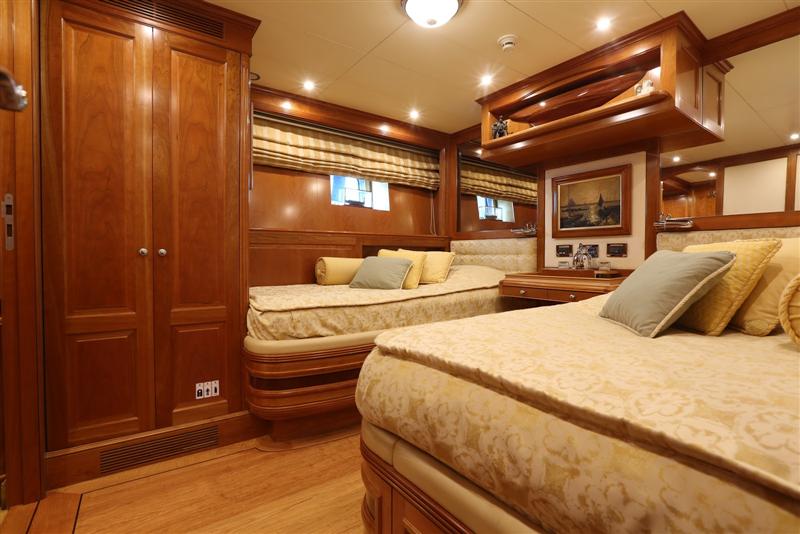 Vera IV - Vera 4 Vera IV - Vera 4